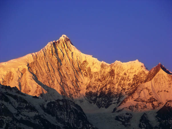 Sunrise on Mount Kawakarpo